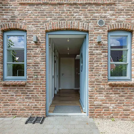 Muck's Blick Sued - Eg