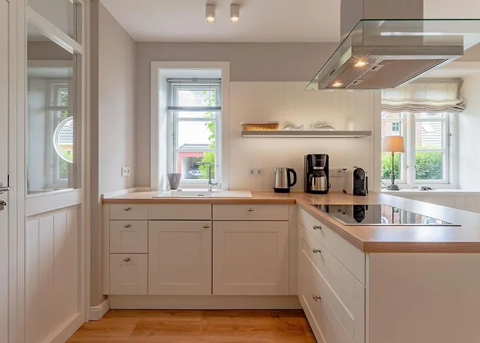 Muck's Blick Sued - Eg