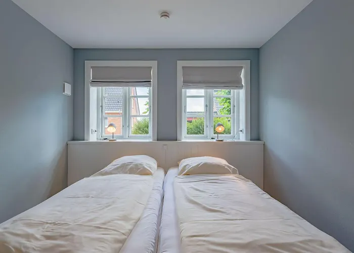 Muck's Blick Sued - Eg *