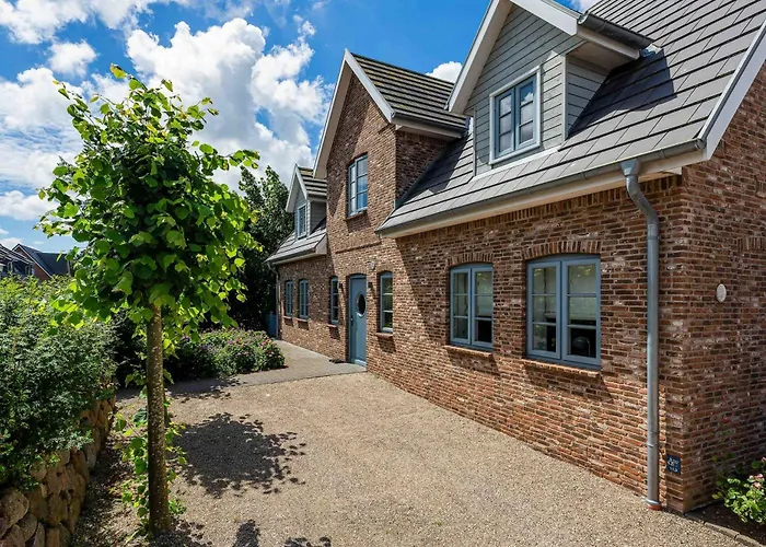 Muck's Blick Sued - Eg